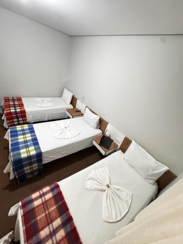 Quarto Triplo com três camas de solteiro